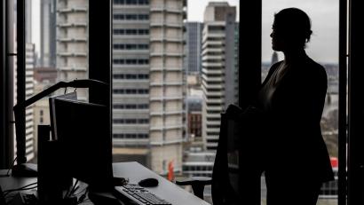 Bild: Hannes P Albert/dpa/dpa-tmn
Frauen verdienen laut Statistischem Landesamt nach wie vor weniger als Männer - auch bei vergleichbarer Arbeit. (Symbolbild)