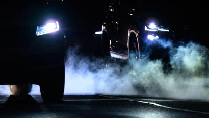 Bild: Robert Michael/dpa
Die EU-Kommission will vom 100-Prozent-Reduktionsziel für Autos beim klimaschädlichen CO2-Ausstoß abrücken. (Symbolbild)