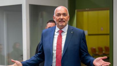 Bild: Peter Kneffel/dpa
Ist Axel Fischer verhandlungsunfähig oder nicht? Das soll nun ein Sachverständiger klären. (Archivbild)