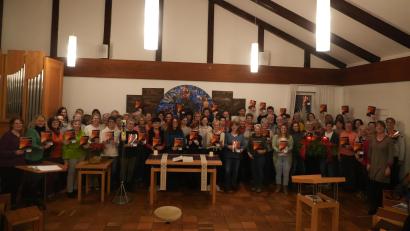 Archivbild: Gerd Hennecke
Der Dekanatsgospelchor bei der Aufführung von „Bethlehem’s Child“