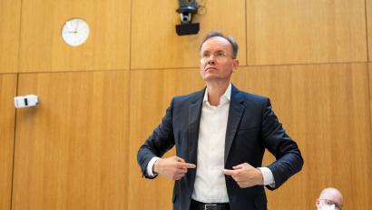 Bild: Lennart Preiss/dpa
Der frühere Wirecard-Vorstandschef Markus Braun hofft nach wie vor auf einen Freispruch. (Archivbild)