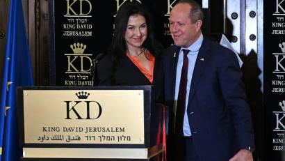 Bild: Elisa Schu/dpa
Katherina Reiche (CDU), Bundesministerin für Wirtschaft und Energie, trifft Nir Barkat, Minister für Wirtschaft und Industrie.