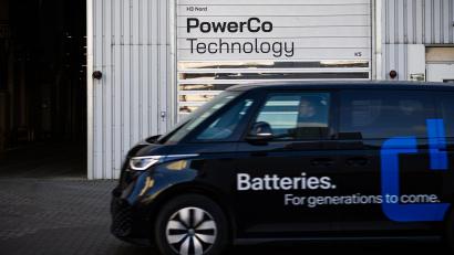 Bild: Moritz Frankenberg/dpa
In Salzgitter ist im ersten Werk der Batterietochter PowerCo offiziell die Produktion angelaufen.