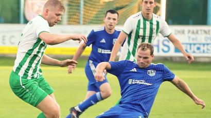 Bild: war
Andy Wendl (rechts), Abwehrchef und Spielertrainer des Landesligisten SV Etzenricht, hat dem SV Etzenricht für eine weitere Saison zugesagt.