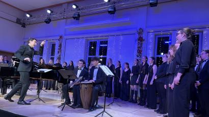 Bild: mma
Unter der engagierten Gesamtleitung von Manfred H. Lehner verzauberten die Schüler der Berufsfachschule für Musik an zwei ausverkauften Abenden ihre Zuhörerschaft.