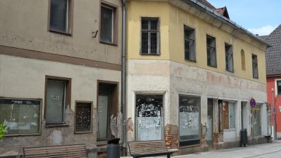 Bild: Hirsch
Die maroden Meierhofer-Häuser in der Friedrich-Ebert-Straße trüben das Schwandorfer Stadtbild seit vielen Jahren.