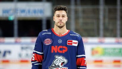 Bild: Daniel Karmann/dpa
Verlängerte in Nürnberg: Samuel Dove-McFalls. (Archivbild)