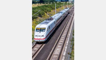Bild: Jacob Schröter/dpa
Auch die Deutsche Bahn testet den Siemens-Hochgeschwindigkeitszug  Velaro Novo. (Archiv)
