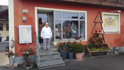 Bild: gi
Bäckermeister Ambros Held übte sein Handwerk 60 Jahre aus. An Weihnachten ist der letzte Backtag, dann gibt es die letzten Brote und Semmeln der Bäckerei Held in Burgtreswitz.