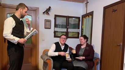 Bild: amö
Was wird der Großvater (links) wohl im Schilde führen?