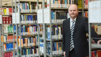 Bild: Gabriele Schönberger
Professor Dr. Wolfgang Weber lehrt an der OTH Amberg-Weiden Wirtschaftsgeographie, Makroökonomie und Regionalmanagement und ist Vizepräsident der Hochschule. Weber beschäftigt sich seit Jahrzehnten mit Strategie-Ansätzen im Rahmen der Regionalentwicklung in ländlichen Räumen.