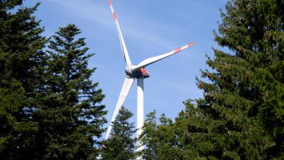 Symbolbild: Sven Hoppe/dpa
Wo in der nördlichen Oberpfalz dürfen Windräder gebaut werden? Der Planungsverband Oberpfalz-Nord hat nun festgelegt: 1,5 Prozent der Fläche im Norden des Bezirks sind künftig Vorrangflächen für Windkraft.