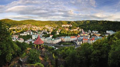 Bild: Infocentrum Mesta Karlovy Vary
Blick auf Karlsbad. Die mondäne Kurstadt in Tschechien verströmt den Charme des 19. Jahrhunderts und ist von der Oberpfalz aus leicht zu erreichen.
