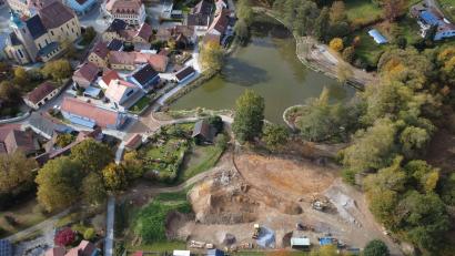 Bild: Emil Teplitzky
Die Restarbeiten am Marktweiher in Oberviechtach sollen nächstes Jahr abgeschlossen werden.