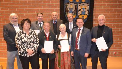 Bild: Kunz
Ehrenzeichenverleihung im Neuen Rathaus an verdiente Bürgerinnen und Bürger (von links): Helmut Götz, Maria-Anna Richter, Reinhard Albrecht, Wilhelm Moser, Lothar Höher, Hannelore Leitmeier, Reinhold Wildenauer, Oberbürgermeister Jens Meyer und Franz Bäumler.