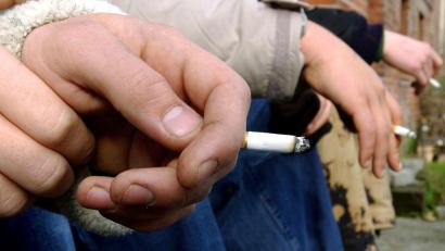 Bild: Patrick Pleul/Zentralbild/dpa
Der Tabakkonsum unter Jugendlichen ist laut den Forschern viel zu hoch. (Symbolbild)