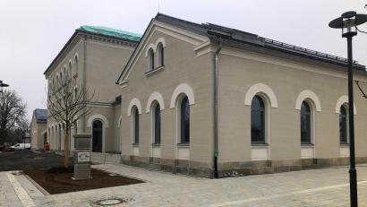 Erst eine Uhr – möglichst an der Westseite des Gebäudes – würde das Anwesen zu einem Bahnhof machen, betonte Walter Thoma in der Bürgerversammlung in Wiesau.