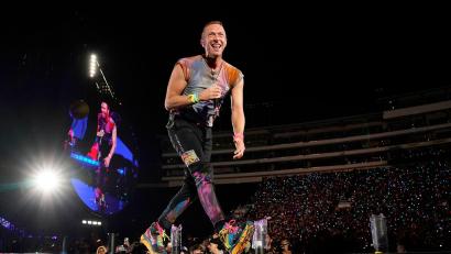 Bild: Chris Pizzello/Invision/dpa
Bei einem Coldplay-Auftritt waren zwei Manager einer Tech-Firma bei einer mutmaßlichen Affäre von einer Saal-Kamera ertappt worden. (Archivfoto)