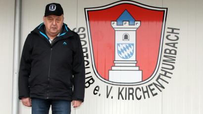 Bild: lep
Norbert Geyer ist seit 50 Jahren Platzkassier. Für ihn ist der Sportclub Kirchenthumbach immer mehr als nur ein Verein gewesen – er sei ein Stück Heimat. 50 Jahre Platzkassier stehen für unzählige Spiele, Begegnungen und Erinnerungen.
