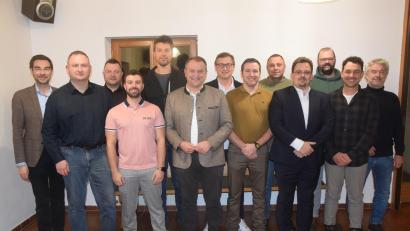 Bild: fz
Die Kandidaten der CSU Leuchtenberg mit Bürgermeister Anton Kappl (Sechster von links) für die Kommunalwahl 2026.