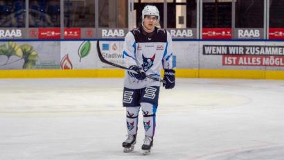 Bild: Christian Kaminsky 
Der Stürmer Eden-Angelus Hofverberg aus der U20 des ERC Ingolstadt wird mit einer Förderlizenz für die Blue Devils ausgestattet.