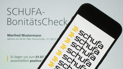 Bild: Sebastian Kahnert/dpa
Der BGH hat die Speicherfristen der Schufa unter die Lupe genommen. (Archivbild)