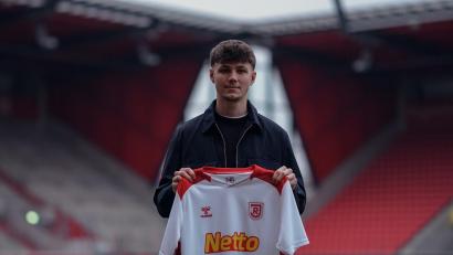 Bild: Gschlößl/SSV Jahn 
Talent Jakob Seibold erhält beim Drittligisten SSV Jahn Regensburg einen Profivertrag.