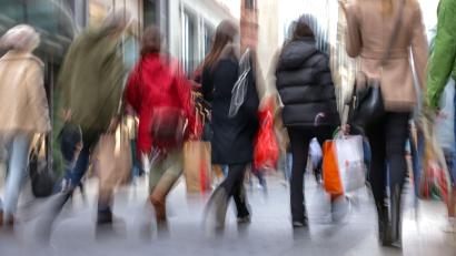 Bild: Jan Woitas/dpa
Die Zuwanderung aus dem Ausland ging in Bayern von Januar bis September 2025 um 58 Prozent zurück. (Symbolbild)