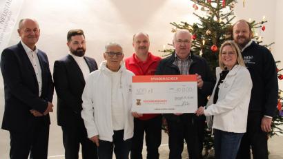 Bild: Hans Prem
Scheckübergabe an die Kinderkrebshilfe (von links): Karl Wittmann, Sebastian Giering, Juan Vilas, Thomas Mathes, Herbert Putzer, Ilona Stadler und Andreas Meier.