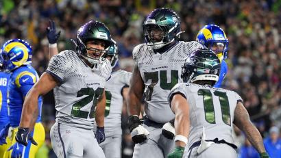 Bild: Lindsey Wasson/AP/dpa
Running Back Charbonnet (links) agierte in der entscheidenden Szene clever.