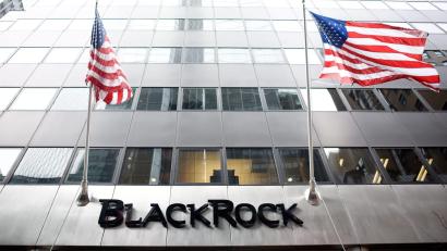 Bild: Justin Lane/EPA/dpa
Größter Vermögensverwalter der Welt: das US-Unternehmen Blackrock (Archiv)