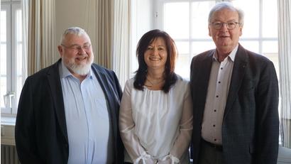 Bild: Josef Reichenberger Stiftung
Von links: Alexander Wunsch, Gudrun Kneidl und Klaus Rubenbauer als Vorsitzender bilden den Vorstand der Josef-Reichenberger-Stiftung.