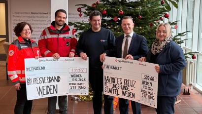 Bild: Sandro Galitzdörfer
Spenden aus der Dr. Rose Pabst Stiftung erhält der BRK Kreisverband Weiden und Neustadt/WN für das Rotkreuzhaus in Eschenbach und die Rettungshundestaffel.