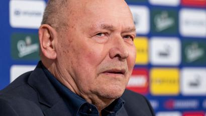 Bild: Deml Ondøej/CTK/dpa
Der neue tschechische Fußball-Nationaltrainer Miroslav Koubek auf einer Pressekonferenz des Fußballverbands FACR in Prag