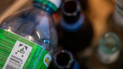 Bild: Lino Mirgeler/dpa
Sein Pfandflaschen-Geld spendete ein Obdachloser an ein Frauenhilfswerk. (Symbolbild)