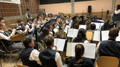 Bild: ct
Zum 47. Mal veranstaltete die Werkvolkkapelle Schlicht ihr vorweihnachtliches Jahreskonzert mit tollen und sehr verschiedenen Beiträgen.