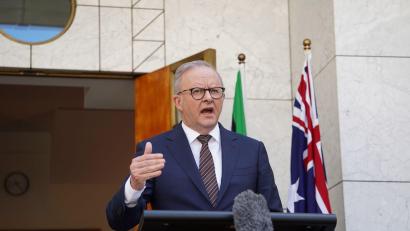 Bild: Dominic Giannini/AAP/dpa
Australiens Premier Albanese plant ein Programm zum Waffenrückkauf.