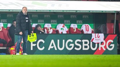 Bild: Harry Langer/dpa
Manuel Baum in Aktion am Spielfeldrand beim 0:0 gegen Bremen.