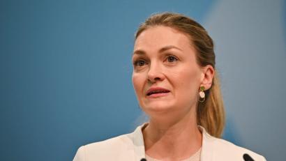 Bild: Katharina Kausche/dpa
Nach dem Kompromiss zu den Krankenkassenbeiträgen fordert Bayerns Gesundheitsministerin Judith Gerlach (CSU) eine längerfristige Lösung.  Dabei dürfe es keine Denkverbote geben. (Archivbild)