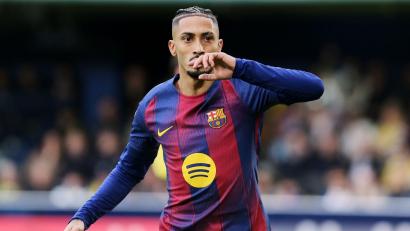 Bild: Alberto Saiz/AP/dpa
Raphinha brachte den FC Barcelona per Foulelfmeter früh in Führung.