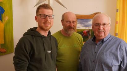 Bild: Renate Kellner
Die "Nikoläuse" Paulus und Johann Kellner mit dem Vorsitzenden Herbert Putzer.