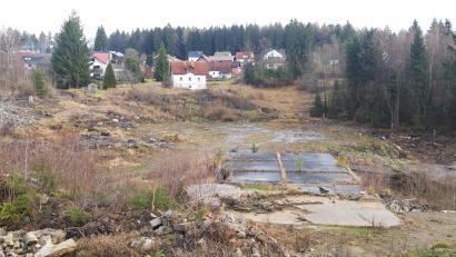Bild: wkr
Weil die Feuerwehrhäuser der Feuerwehren Fichtelberg und Neubau renovierungsbedürftig sind, soll auf dem Gelände des ehemaligen Granitwerks Jahreis ein gemeinsames Gebäude für beide Wehren entstehen. Dieses Vorhaben beschloss der Gemeinderat im Oktober einstimmig.