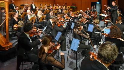 Archivbild: Petra Hartl
Das Württembergisches Kammerorchester Heilbronn gastierte 2024 im ACC Amberg. Jetzt kommt es ins Amberger Stadttheater.