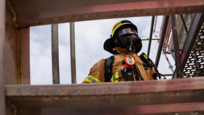 Archivbild: sbö
Atemschutz ist beim Einsatz der Feuerwehren unverzichtbar. Die Marktgemeinde Luhe-Wildenau kauft für 26.700 Euro neue Atemschutzgeräte für die Feuerwehr Oberwildenau. Für die alten, 25 Jahre alt, gibt es keine Druckminderer mehr im Austausch.