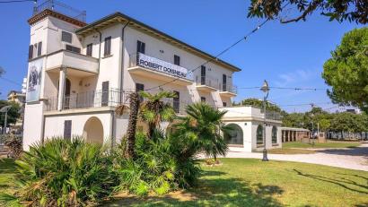 Bild: -/Comune di Riccione/dpa
Die Mussolini-Villa in Riccione wird versteigert - die Gemeinde gibt ein Gebot ab. (Archivbild)