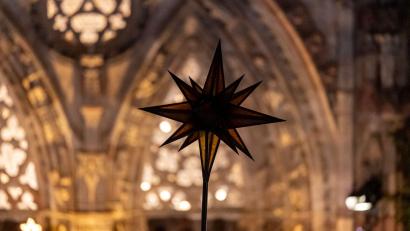 Bild: Daniel Karmann/dpa
Die Nürnberger Frauenkirche ist festlich erleuchtet. (Archivbild)