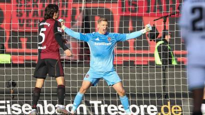 Bild: Daniel Löb/dpa
Zeigte auch gegen Hannover 96 einige starke Paraden: Torwart Jan Reichert vom 1.FC Nürnberg.