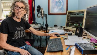 Bild: Hösamer
Am PC erarbeitet Eddy Gabler seine Nummern: "Ich hab mittlerweile Material für zwei Alben."