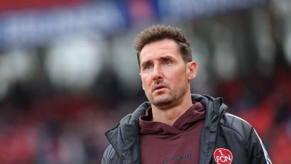 Bild: Daniel Karmann/dpa
Miroslav Klose stimmt seine Mannschaft ab dem 2. Januar auf die Rückrunde ein. (Archivbild)