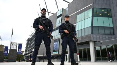 Bild: James Ross/AAP/dpa
Laut der Polizei in Australien haben die Attentäter vom Bondi Beach für den Anschlag trainiert.